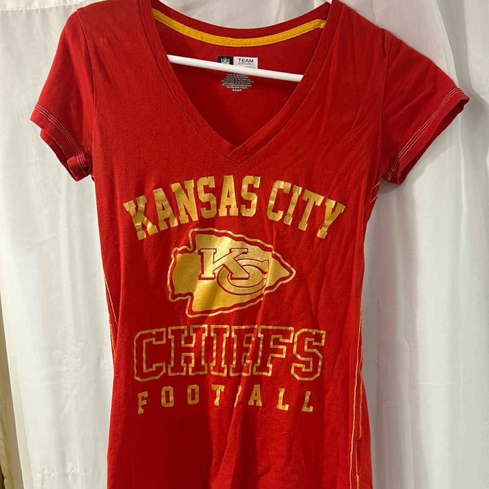 NFL women’s chiefs t shirt